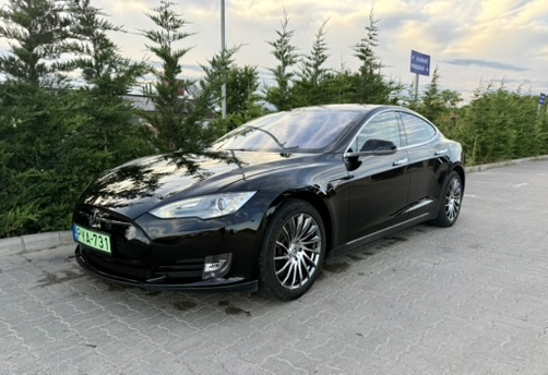 Tesla Model S85 bérlés ingyenes töltéssel 13 500 Ft/nap-tól