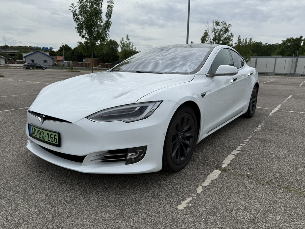 Tesla Model S 75D bérlés ingyenes töltéssel 15 300 Ft/nap-tól