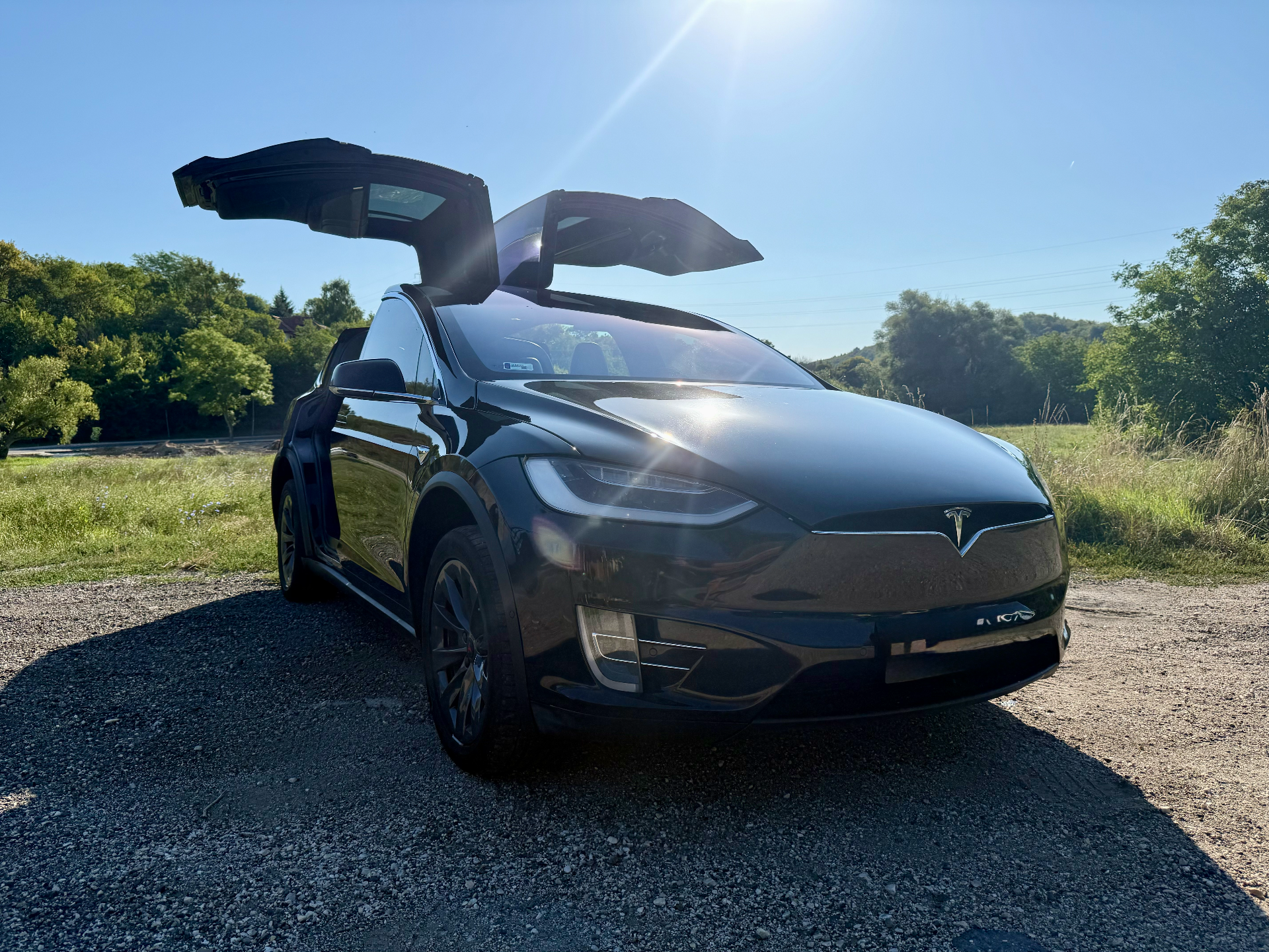 Tesla Model X 100D bérlés 6 személyes kivitelben 23 400 Ft/nap-tól