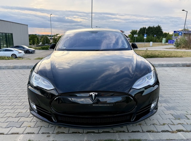 Tesla Model S 85 bérlés Budapest