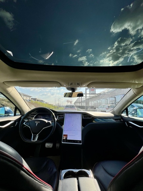 Tesla Model S P90 bérlés belső