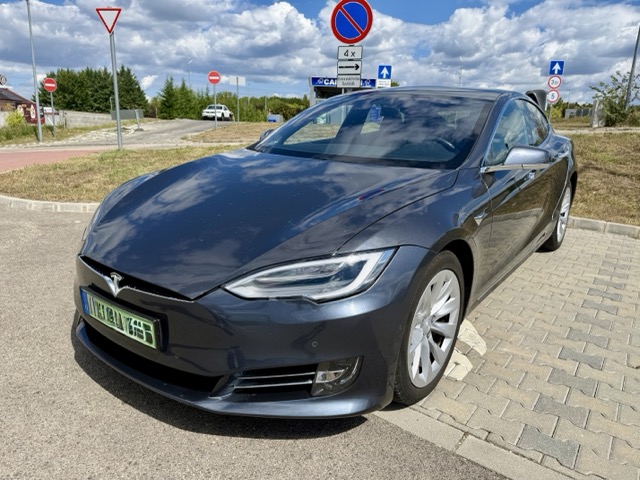 Tesla Model S 75D szürke bérlés Budapest